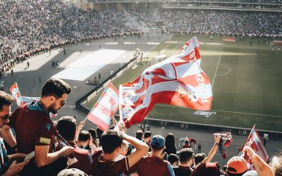 Tips Berpakaian Stylis Di Stadion Terik