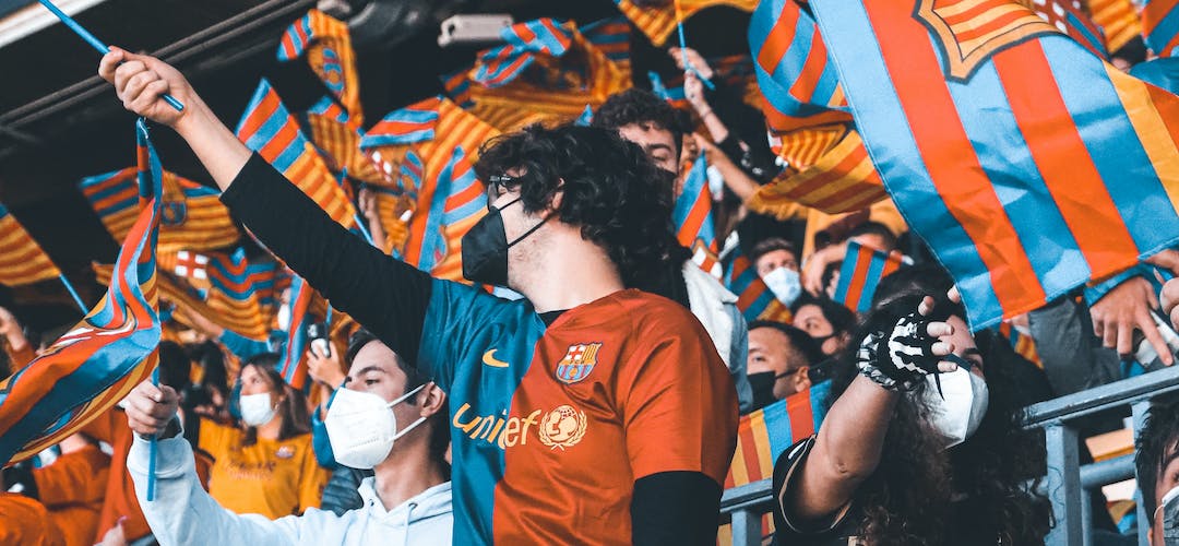 Gaya Suporter Yang Nyentrik