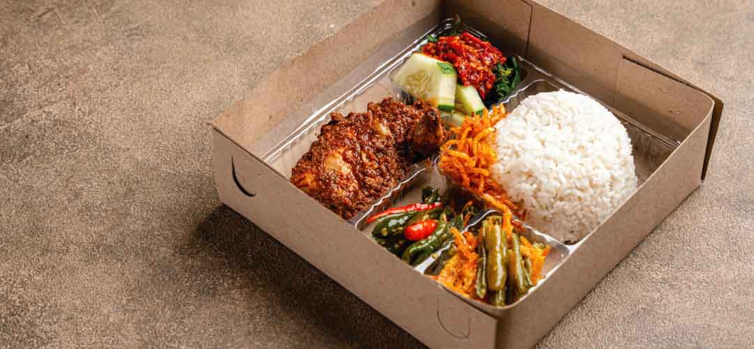 Memilih Kemasan Makanan Menarik - Dalam industri kuliner yang semakin kompetitif, kemasan tidak lagi sekadar pelindung produk